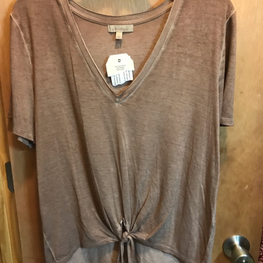 WONDERLY V NECK TIE TOP